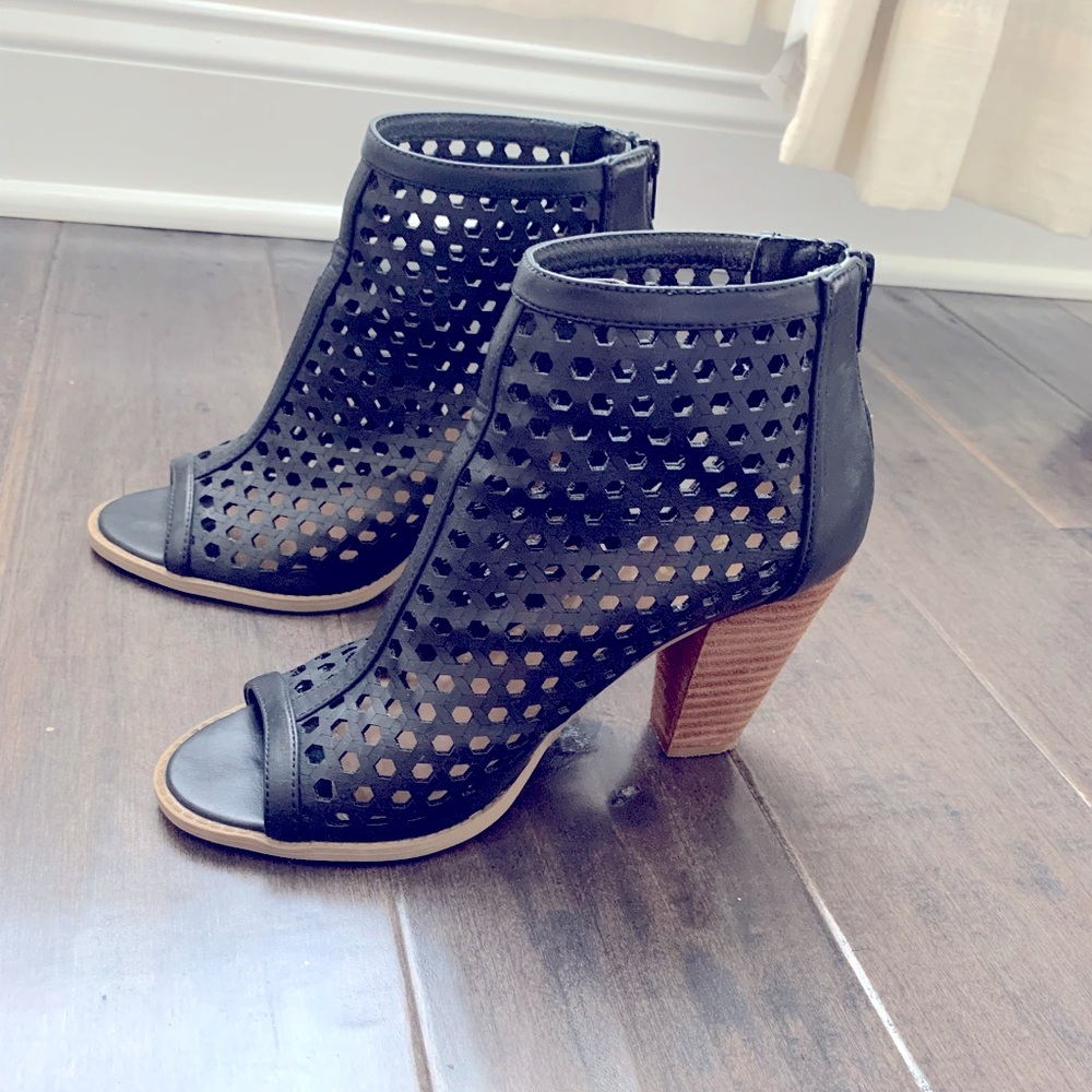 Report Size 6 Black Cage Heels